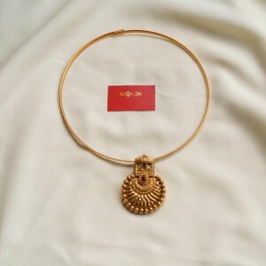 gold plated statement pendant choker